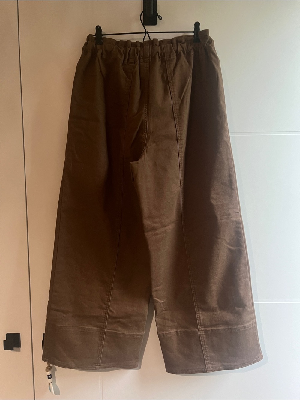 JONES NY Wide-Leg Drawstring Pants in Brown. medium - Picture 7 of 8